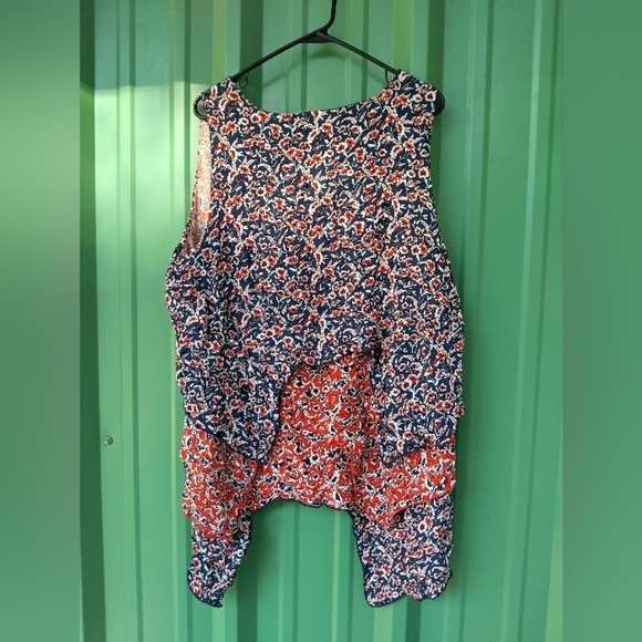 Women's Red & Blue Ditsy Floral Tiered Tunic Top Plus Size 2X High Low Hippie - Picture 2 of 3